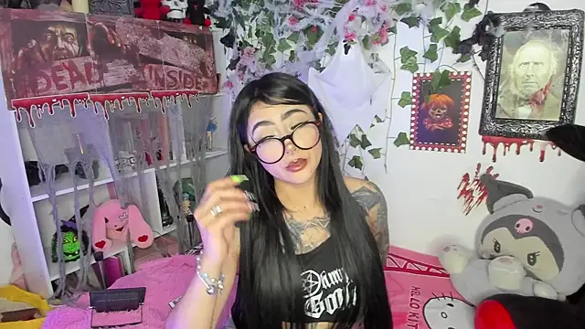 sarahminage  online show from 23, 10, 2025