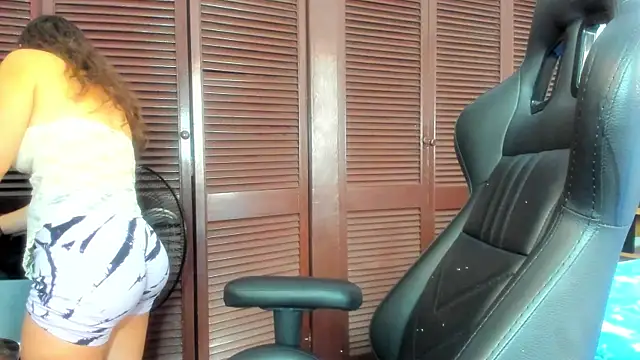 Snapshot of Amandacooper2 chatting on 9, 7, 2026 Amandacooper2 online show from 9, 7, 2026