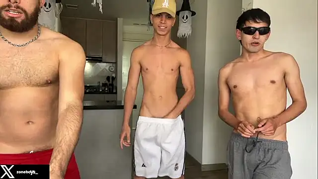 Snapshot of zoneboys chatting on 29, 10, 2025 zoneboys online show from 29, 10, 2025