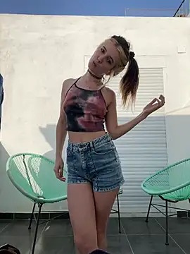 Snapshot of strangers2lovers chatting on 1, 3, 2026 strangers2lovers online show from 1, 3, 2026