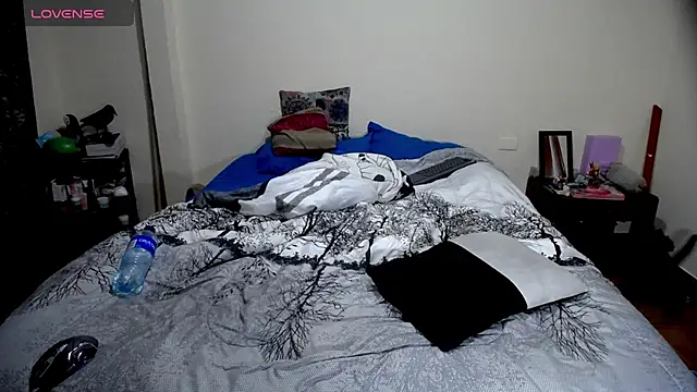 Snapshot of Violet_Bosh chatting on 6, 10, 2025 Violet Bosh online show from 6, 10, 2025