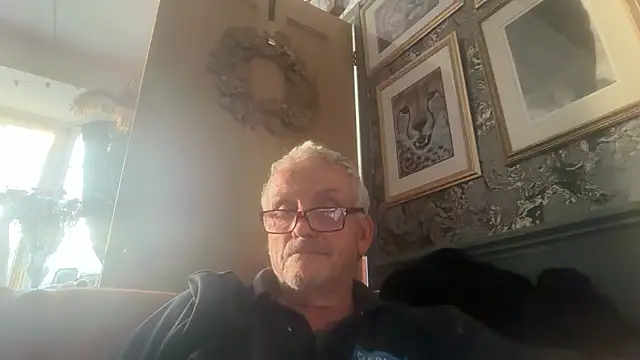 Snapshot of poggles chatting on 28, 5, 2026 poggles online show from 28, 5, 2026