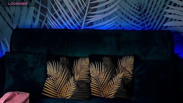 ChristyCrayme online show from 13, 12, 2025