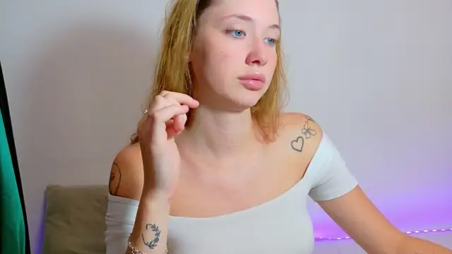 Snapshot of Ivanna__Rose chatting on 5, 7, 2026 Ivanna Rose online show from 5, 7, 2026
