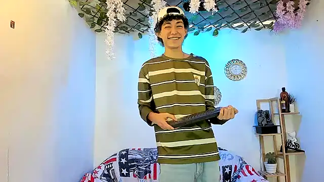 Snapshot of Bastian_boyshot77 chatting on 17, 11, 2025 Bastian boyshot77 online show from 17, 11, 2025