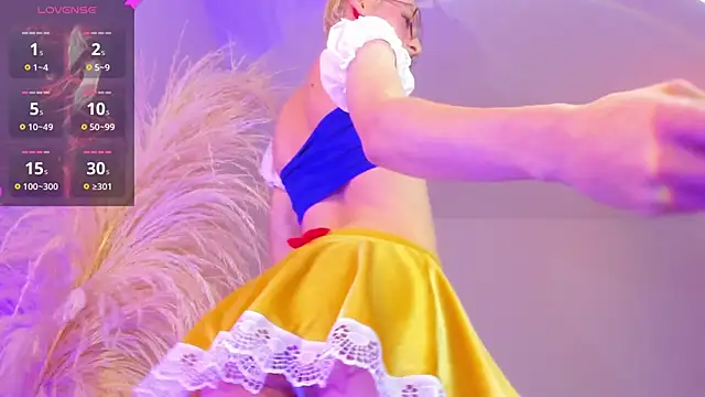 liiamluna  online show from 31, 10, 2025