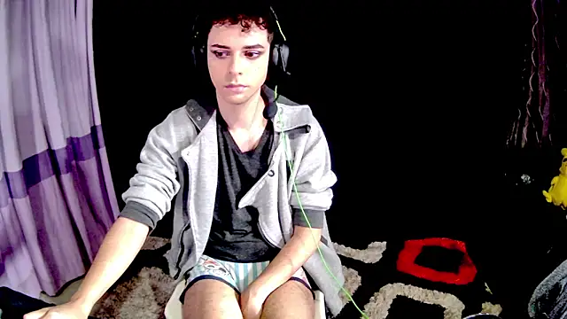 Snapshot of KittyCamKat chatting on 27, 10, 2025 KittyCamKat online show from 27, 10, 2025