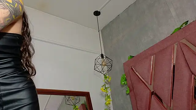 viollettaa  online show from 5, 12, 2025