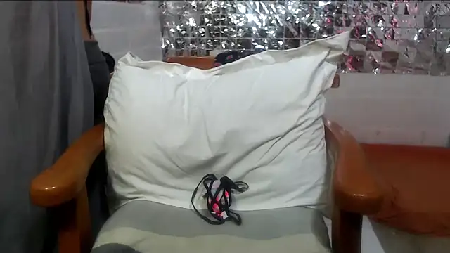 Snapshot of rose-crystal chatting on 2, 11, 2025 rose-crystal online show from 2, 11, 2025