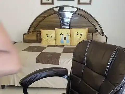 Snapshot of LovelyYoYo chatting on 8, 10, 2025 LovelyYoYo online show from 8, 10, 2025