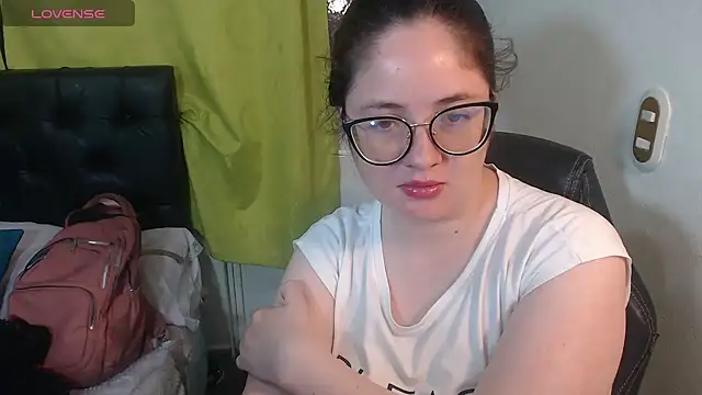 Snapshot of KrystalAdams chatting on 9, 4, 2026 KrystalAdams online show from 9, 4, 2026
