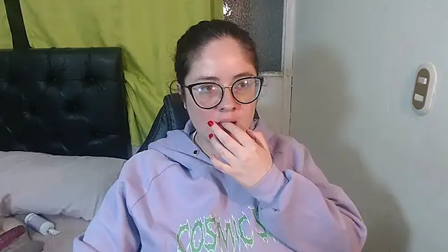 Snapshot of KrystalAdams chatting on 16, 4, 2026 KrystalAdams online show from 16, 4, 2026