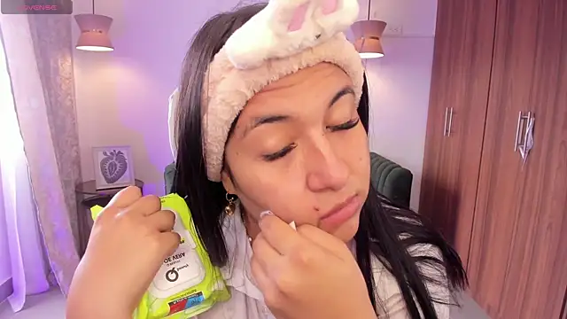 DANDARA THOM online show from 3, 10, 2025