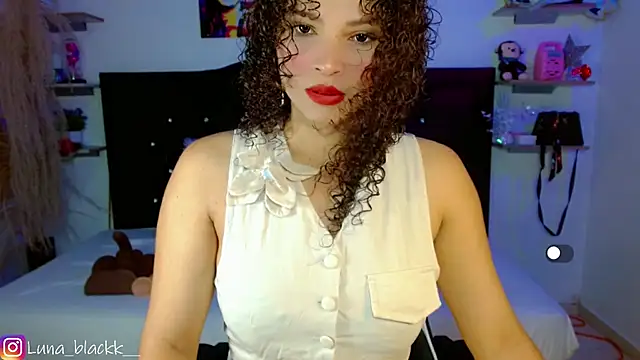 Snapshot of Luna_blackk chatting on 12, 10, 2025 Luna blackk online show from 12, 10, 2025
