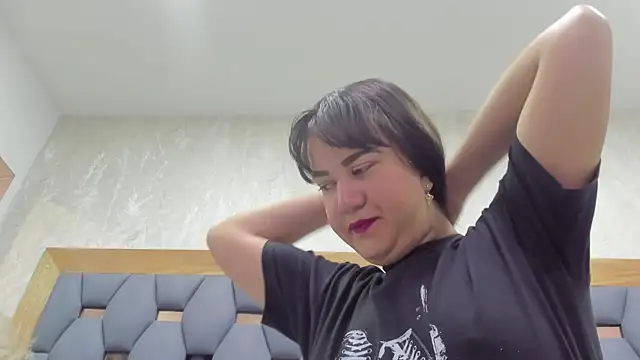 juliette pretty  online show from 2, 12, 2025