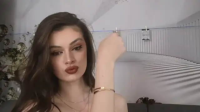 EvoletteLouLou online show from 9, 10, 2025