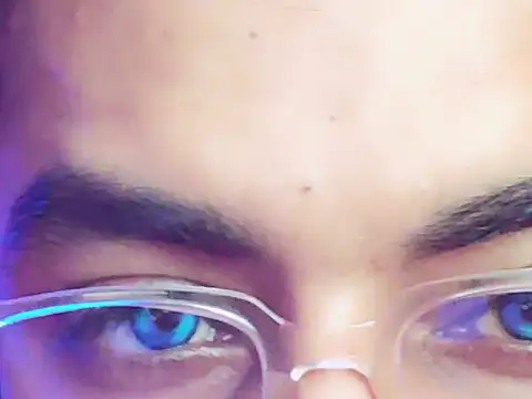 Snapshot of ChiseledCharm chatting on 20, 10, 2025 ChiseledCharm online show from 20, 10, 2025