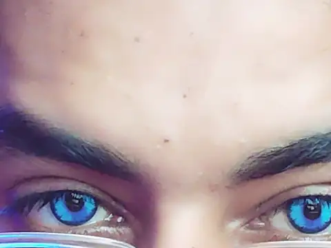 Snapshot of ChiseledCharm chatting on 25, 10, 2025 ChiseledCharm online show from 25, 10, 2025