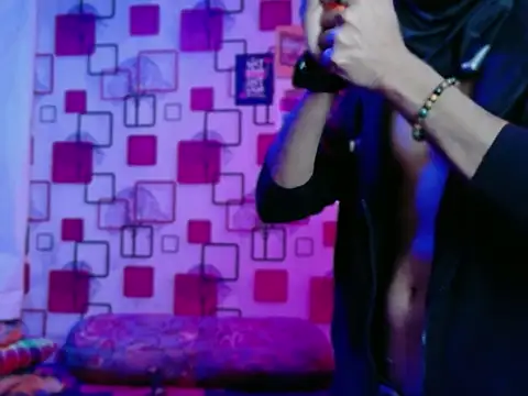 Snapshot of ChiseledCharm chatting on 3, 12, 2025 ChiseledCharm online show from 3, 12, 2025