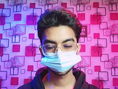 Snapshot of ChiseledCharm chatting on 15, 12, 2025 ChiseledCharm online show from 15, 12, 2025