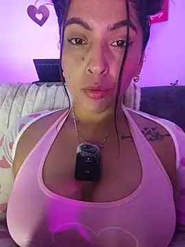 Snapshot of Fox_Roxxan chatting on 31, 5, 2026 Fox Roxxan online show from 31, 5, 2026