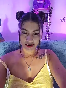 Snapshot of Fox_Roxxan chatting on 3, 6, 2026 Fox Roxxan online show from 3, 6, 2026