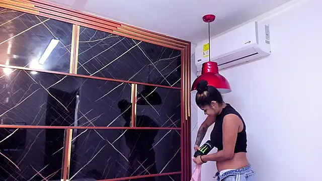 Snapshot of HannyThompson chatting on 11, 9, 2025 HannyThompson online show from 11, 9, 2025