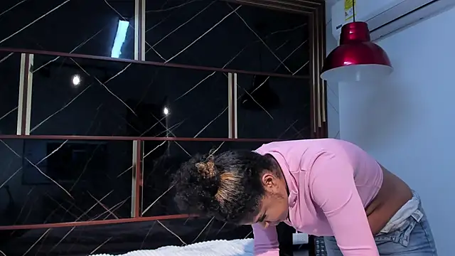 Snapshot of HannyThompson chatting on 24, 10, 2025 HannyThompson online show from 24, 10, 2025