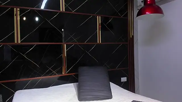 Snapshot of HannyThompson chatting on 8, 11, 2025 HannyThompson online show from 8, 11, 2025