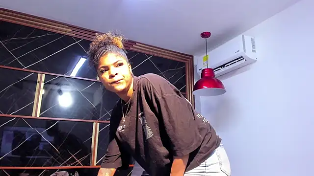 Snapshot of HannyThompson chatting on 21, 11, 2025 HannyThompson online show from 21, 11, 2025