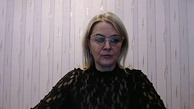 Snapshot of EleanoraDream chatting on 15, 10, 2025 EleanoraDream online show from 15, 10, 2025