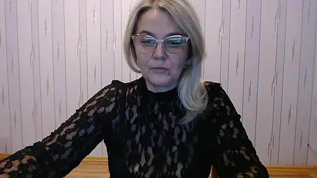 Snapshot of EleanoraDream chatting on 16, 10, 2025 EleanoraDream online show from 16, 10, 2025