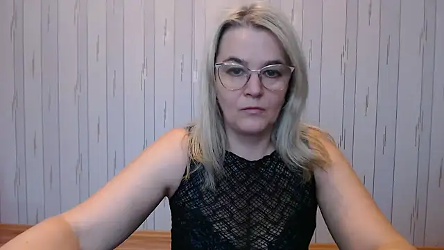 Snapshot of EleanoraDream chatting on 11, 11, 2025 EleanoraDream online show from 11, 11, 2025