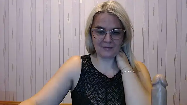 Snapshot of EleanoraDream chatting on 14, 11, 2025 EleanoraDream online show from 14, 11, 2025