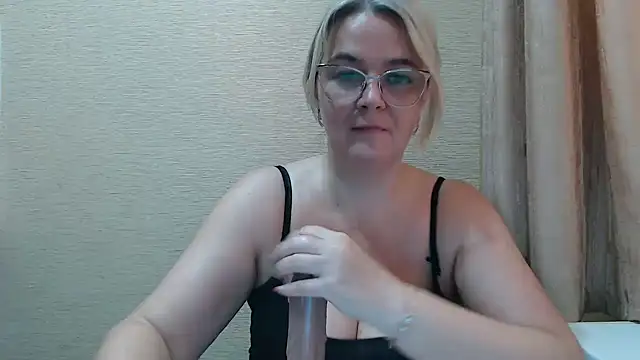Snapshot of EleanoraDream chatting on 16, 6, 2026 EleanoraDream online show from 16, 6, 2026