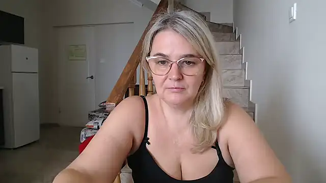 Snapshot of EleanoraDream chatting on 28, 6, 2026 EleanoraDream online show from 28, 6, 2026
