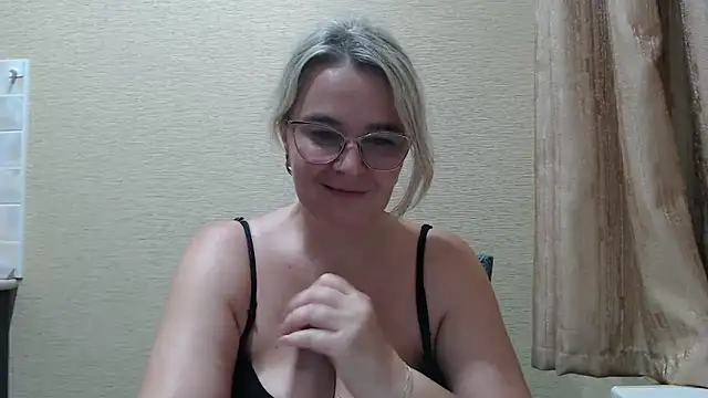 Snapshot of EleanoraDream chatting on 1, 7, 2026 EleanoraDream online show from 1, 7, 2026