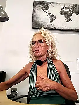 Snapshot of clarabell4 chatting on 8, 7, 2026 clarabell4 online show from 8, 7, 2026