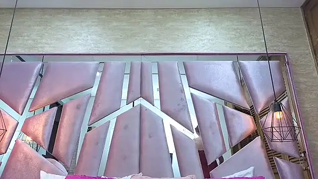 ThaliaCross online show from 15, 2, 2026