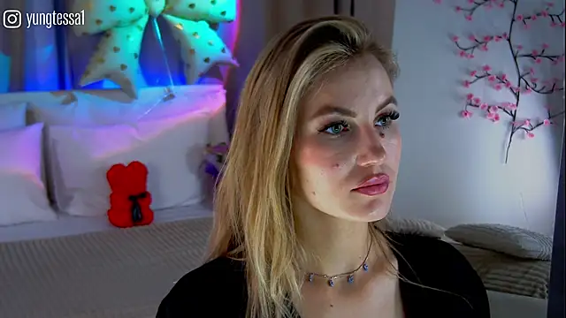 Snapshot of YungTessa chatting on 22, 6, 2026 YungTessa online show from 22, 6, 2026