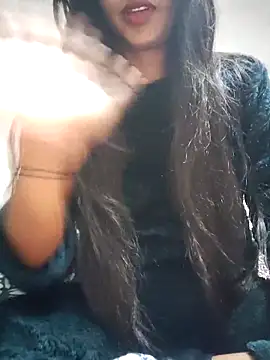 cute radhikaa online show from 18, 12, 2025