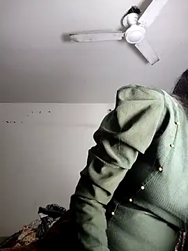 cute radhikaa online show from 3, 2, 2026