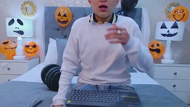 ZoeKrug online show from 16, 10, 2025