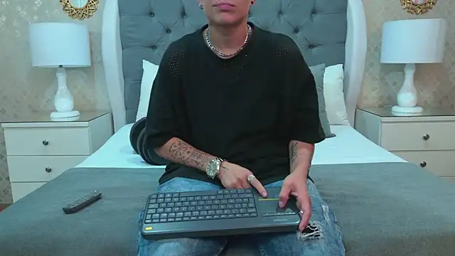 ZoeKrug online show from 9, 11, 2025