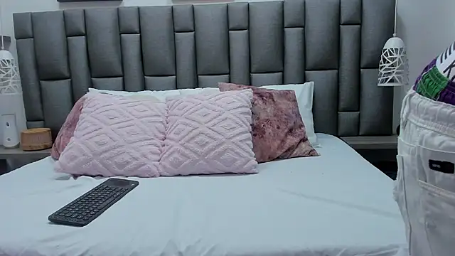 ZoeKrug online show from 24, 2, 2026