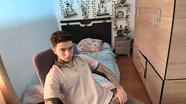 Snapshot of santii_ss chatting on 28, 6, 2026 santii ss online show from 28, 6, 2026
