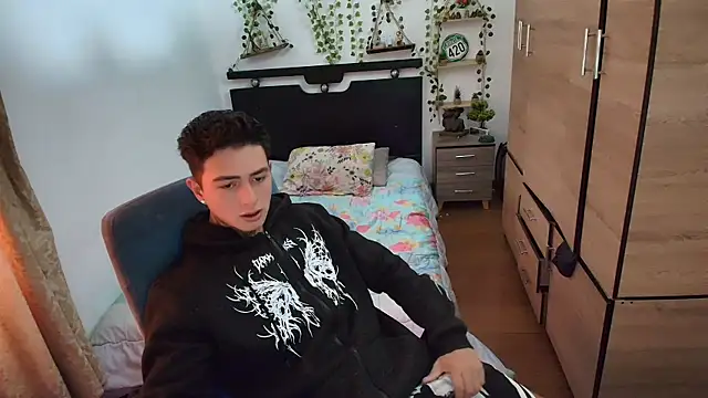 Snapshot of santii_ss chatting on 2, 7, 2026 santii ss online show from 2, 7, 2026