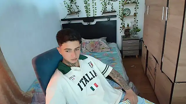 Snapshot of santii_ss chatting on 7, 8, 2026 santii ss online show from 7, 8, 2026