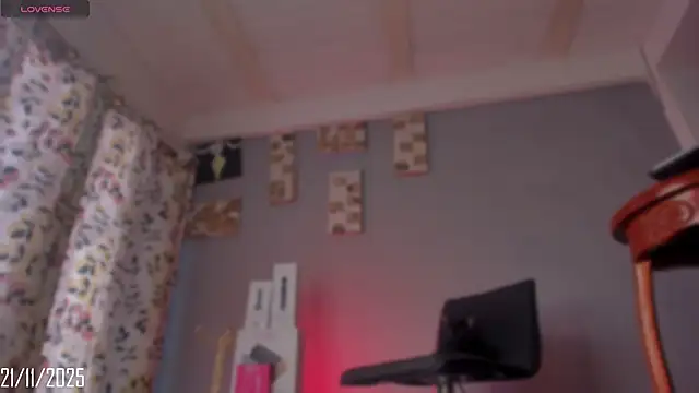 Chloe cooperr online show from 21, 11, 2025