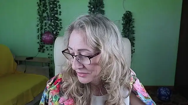Snapshot of Habibi_Honeyy chatting on 1, 10, 2025 Habibi Honeyy online show from 1, 10, 2025